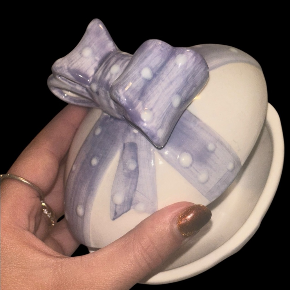 1998 Egg Dish with Bow
